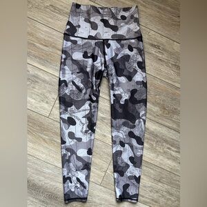Lavaloka Deborah the Camo King Yoga Pants Small